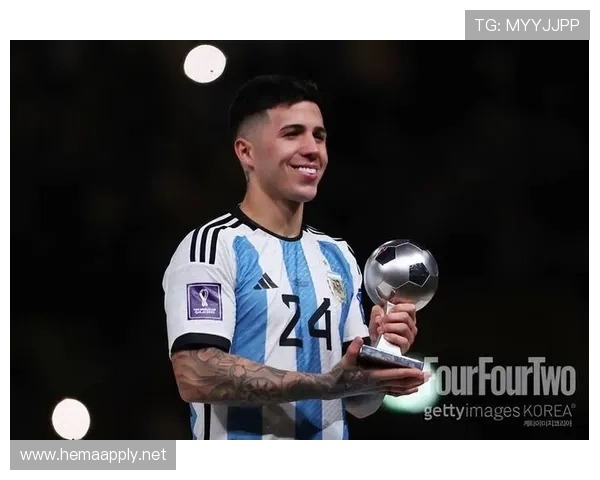 恩佐从新星到切尔西中场核心的角色跃迁解析 恩佐从新星到切尔西中场核心的角色跃迁解析