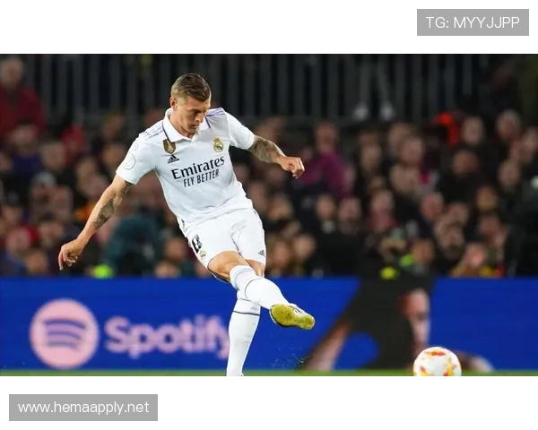 克罗斯离队后，皇马中场控制力出现断层，攻防转换稳定性承压